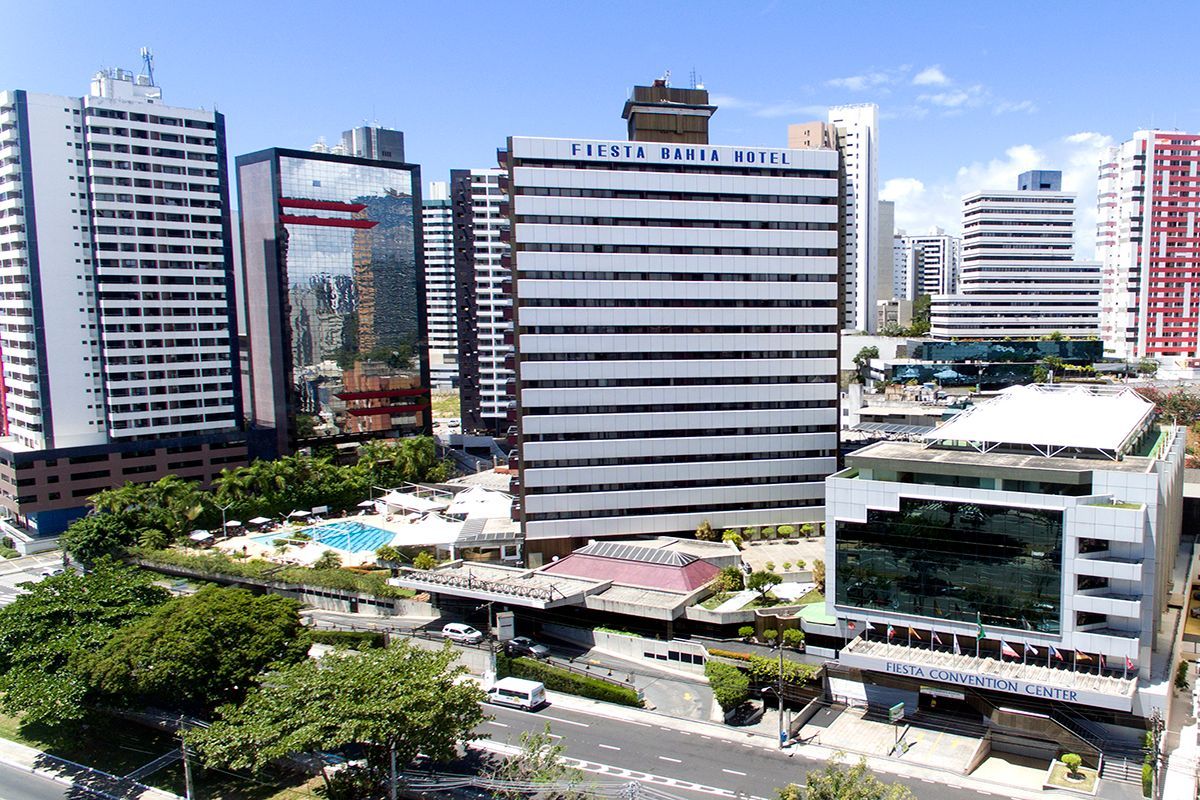 Uma vista aérea de uma cidade com muitos edifícios altos