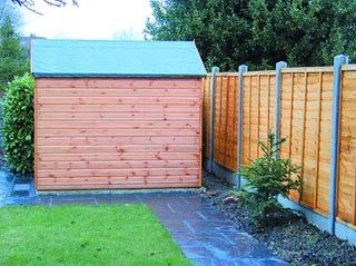 garden-fencing-northampton-northamptonshire-bell-fencing-services-concrete-fence-posts