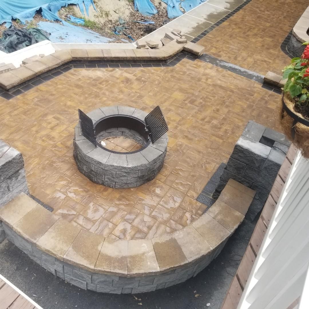 there is a fire pit in the middle of the patio .