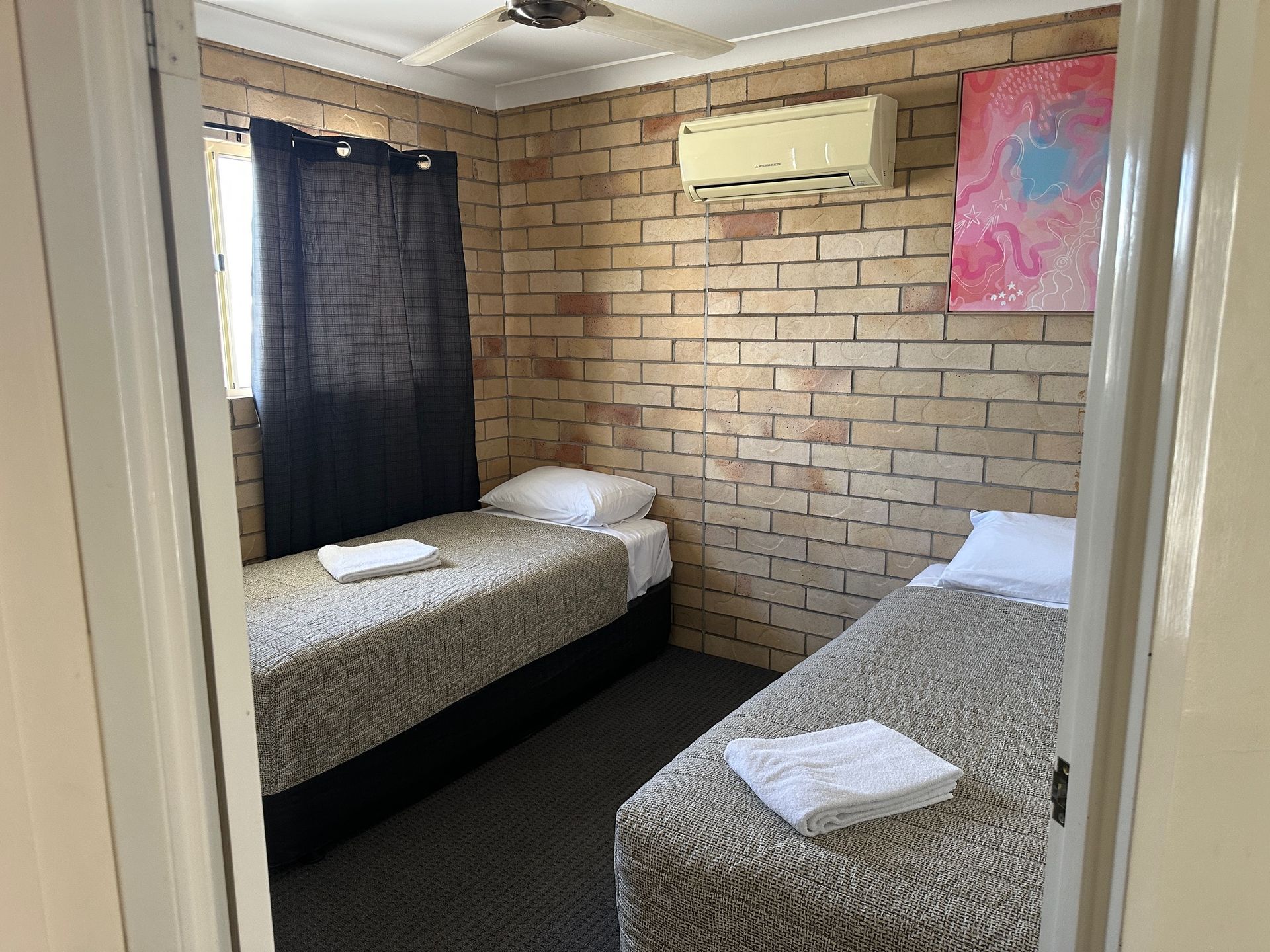 2 Single beds in 3rd bedroom of 3 bedroom apartment Starlight Motor Inn Roma