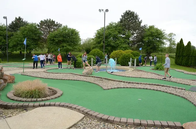 old-orchard-lanes-mini-golf