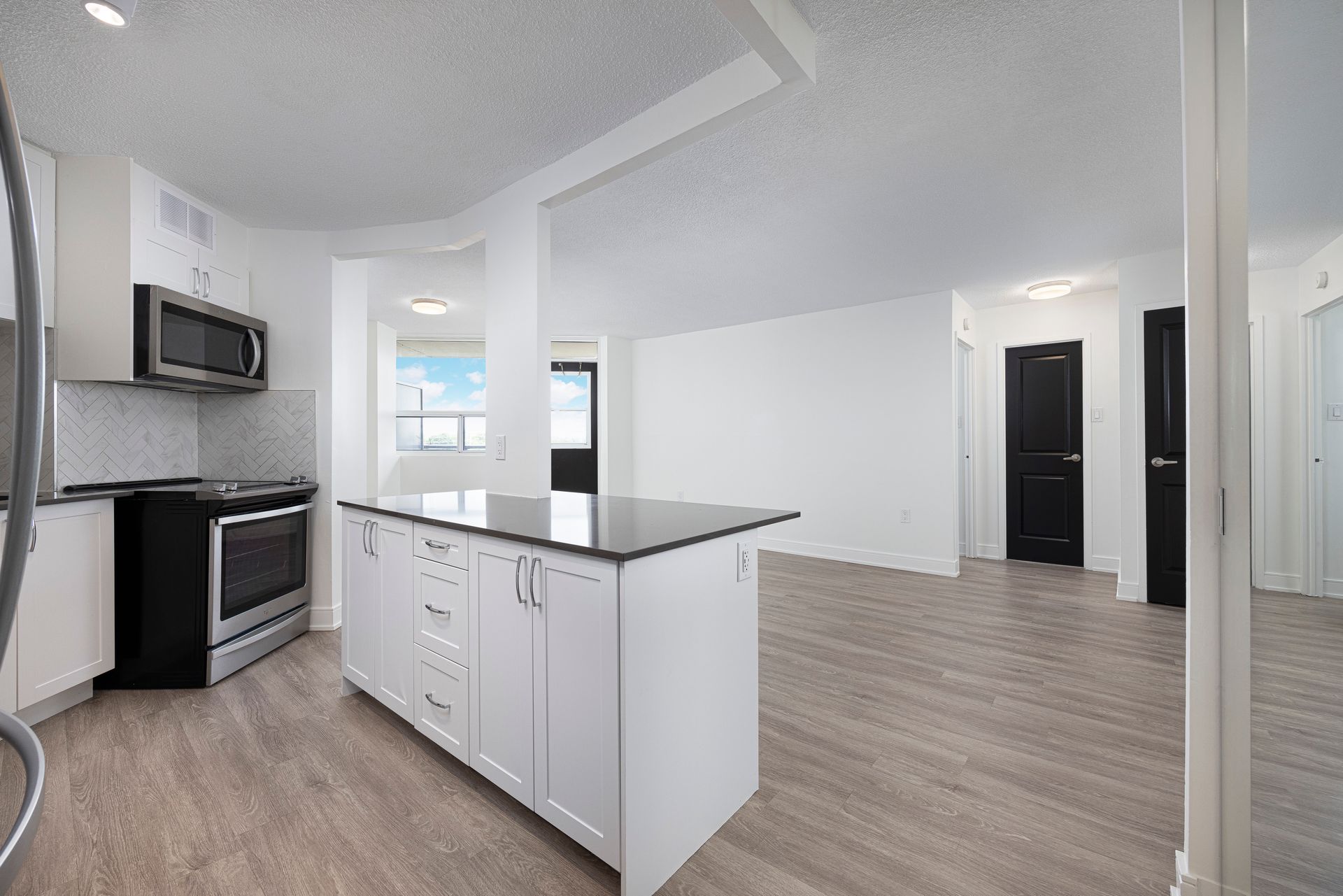 1, 2, and 3 Bedroom Apartments 3122 Hurontario