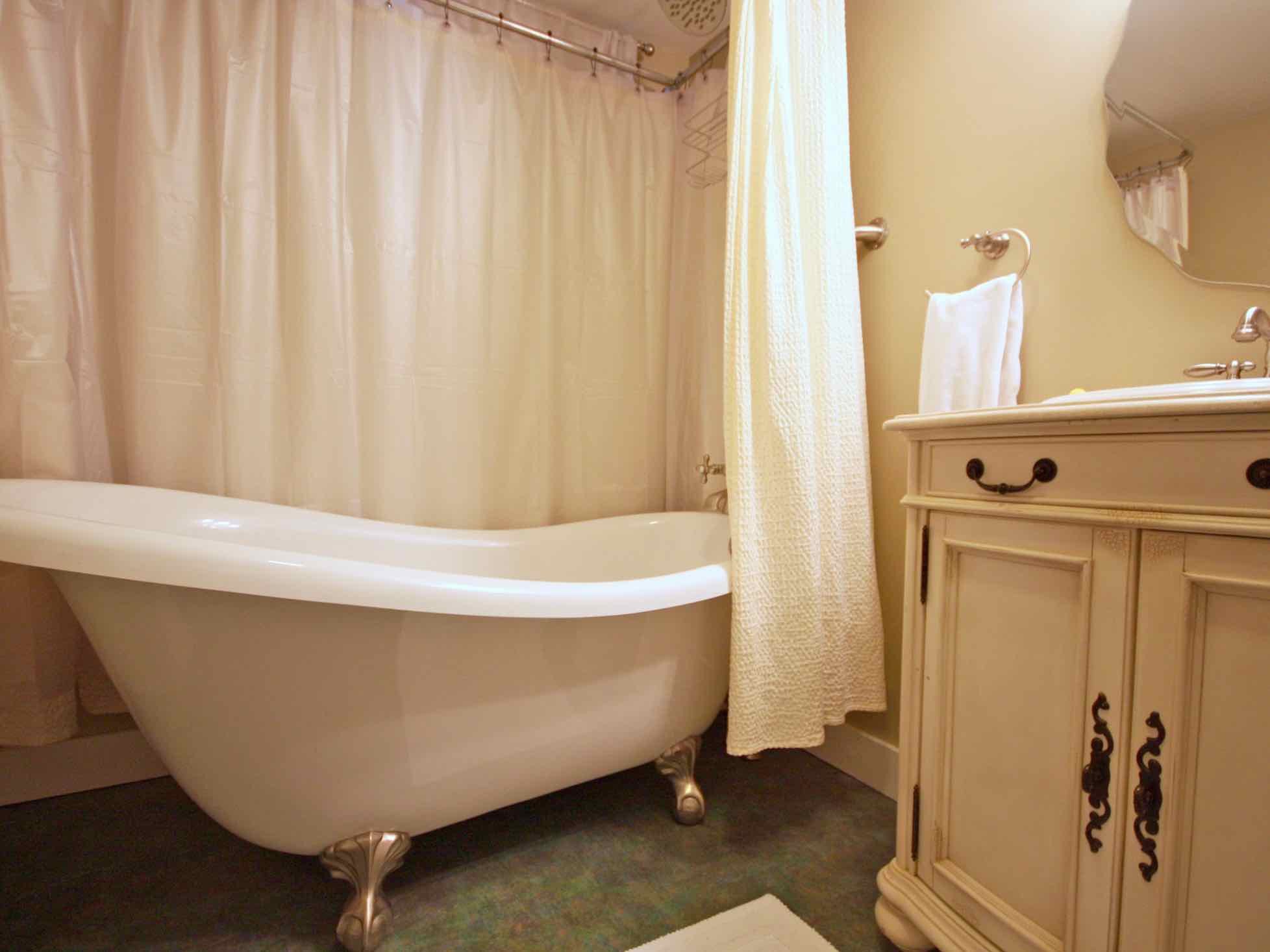 Acadia Suite - Claw-foot bathtub and bathroom at Coach Stop Inn