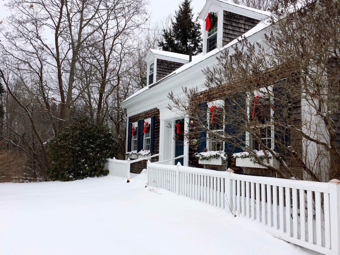 Coach Stop Inn - Christmas winter scene