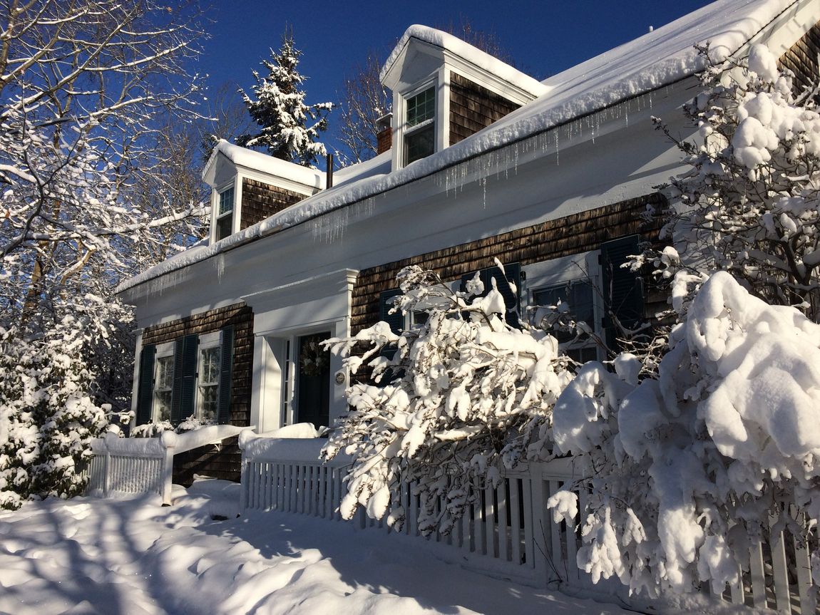 Breakfast at Coach Stop Inn – winter scene with snow