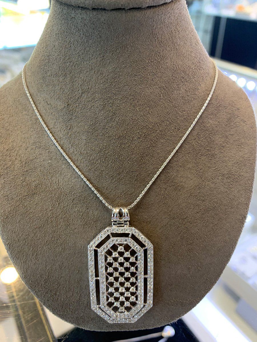 Diamond Studs – Diamond Pendant in Louisville, KY