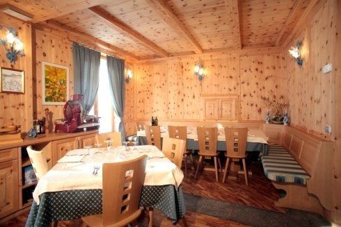 stanza ristoro di un albergo in montagna