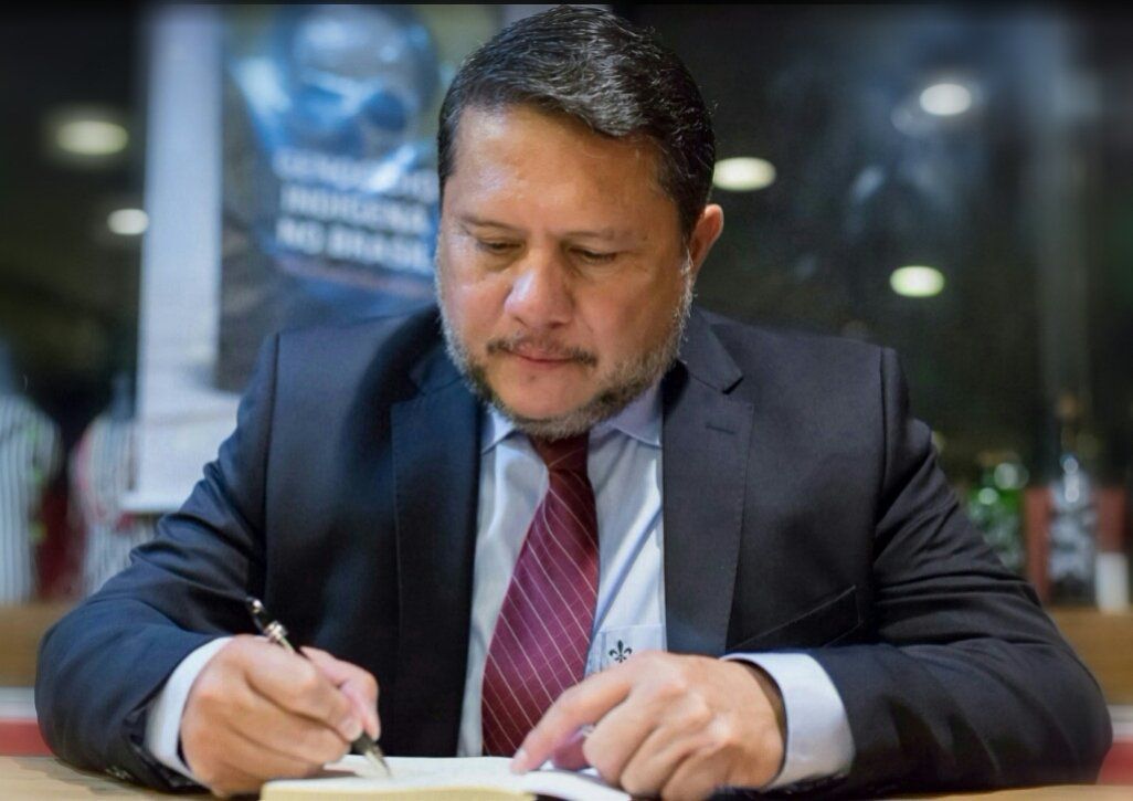 Carlos Frederico em noite de autógrafos Carlos-Frederico-em-noite-de-autografos-de-seu-livro