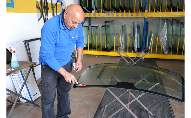 intervento su parabrezza