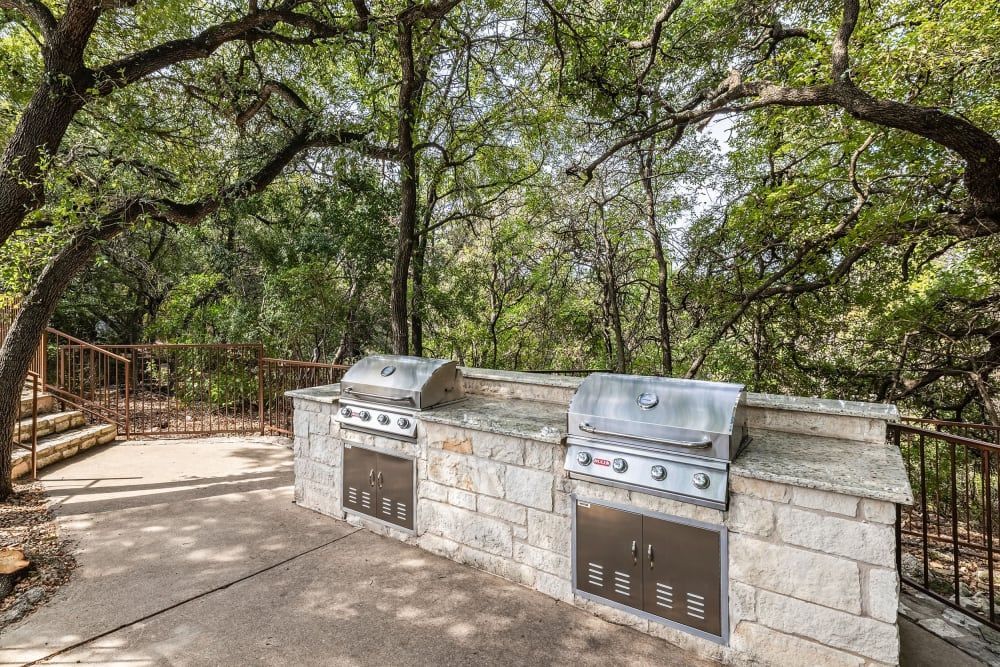 the grill area at Marquis at Caprock Canyon in Austin, TX.