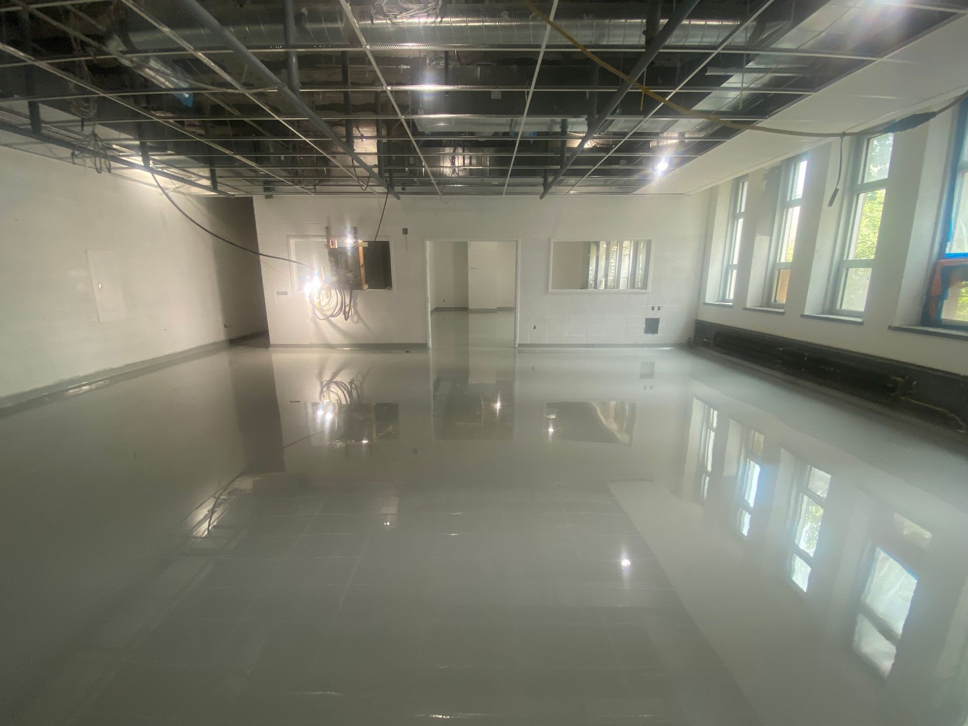 Image de substitution représentant un paysage gris clair avec un cercle gris au-dessus.