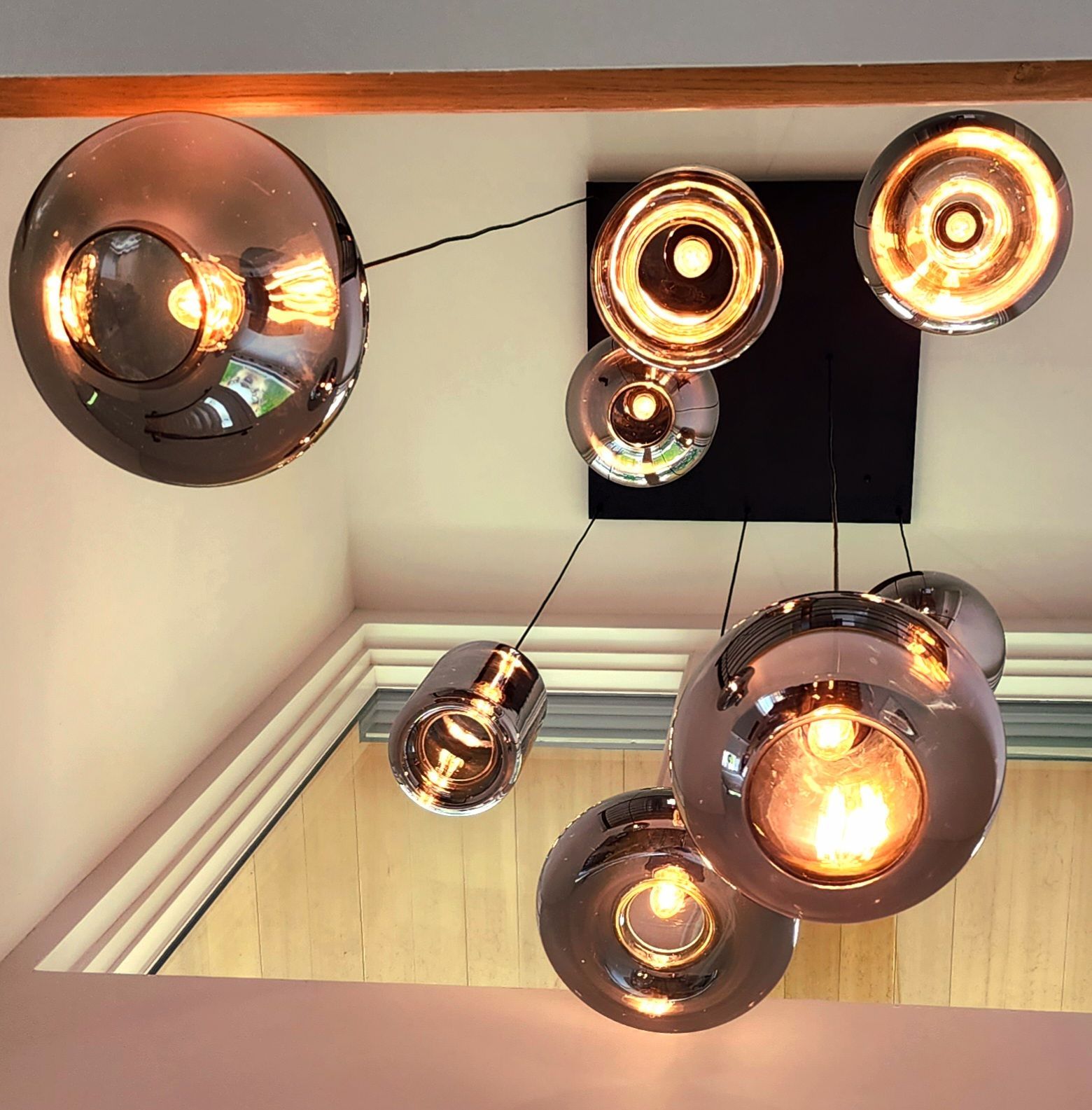 A bunch of lights hanging from the ceiling in a room