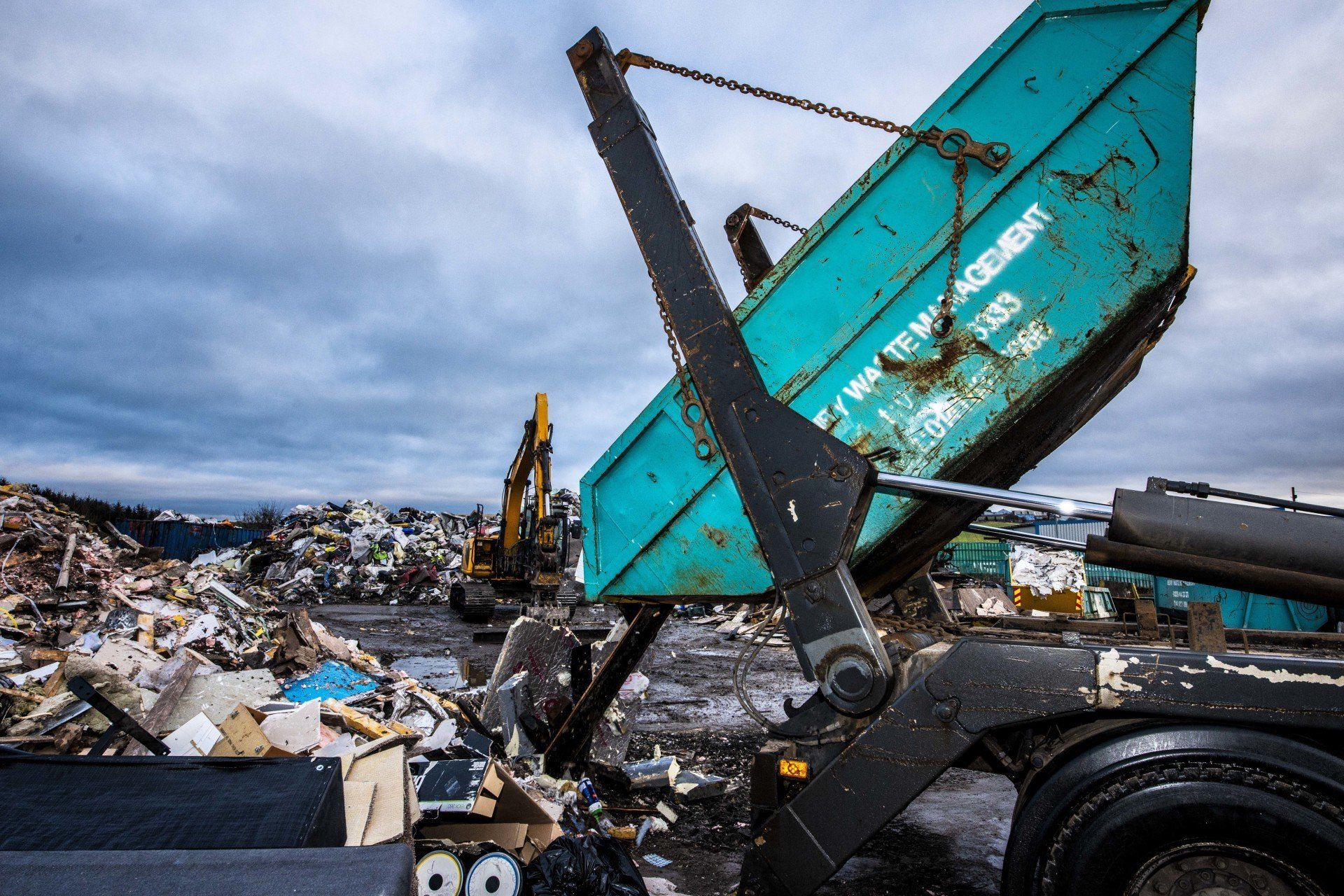 Skip being emptied at a landfill site
