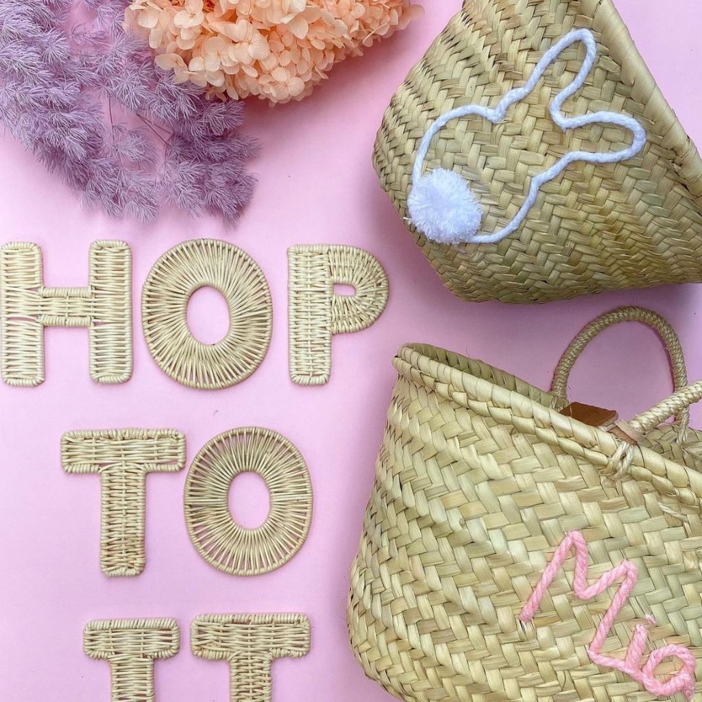 Panier brodé et lettres décoratives HOPE TO IT pour Pâque