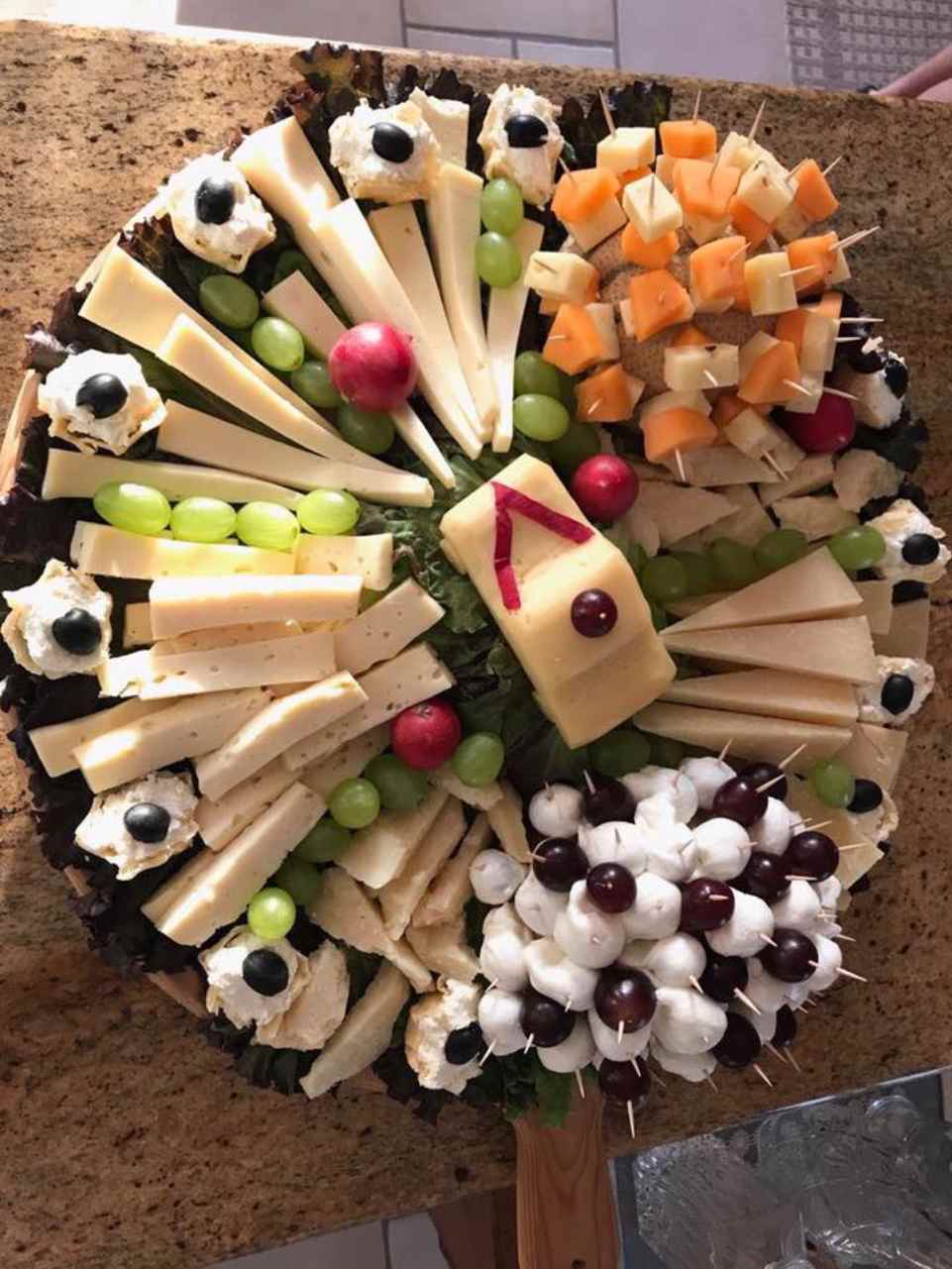 Formaggi tipici con frutta freasca