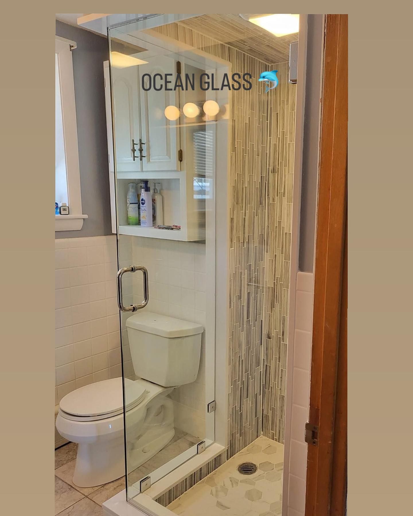 A bathroom with a toilet and a shower stall.