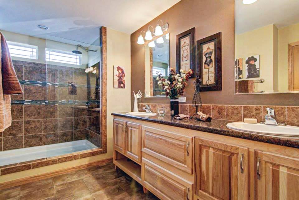 Shower Room - Modular Homes in Cheyenne, WY