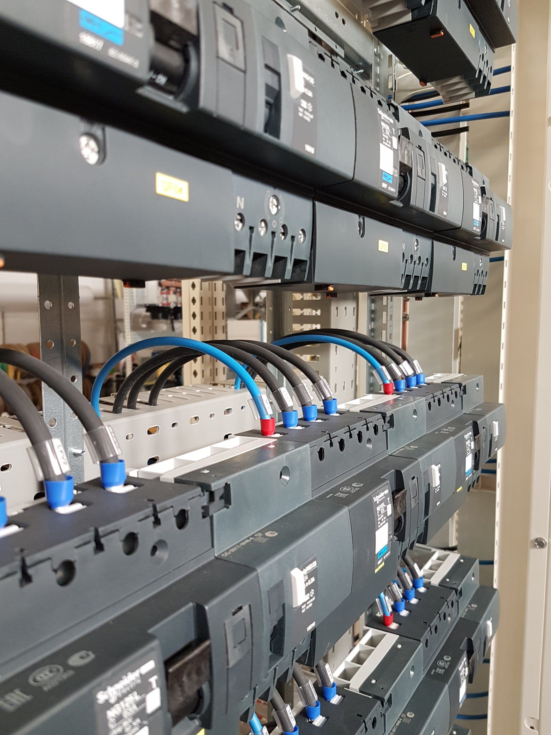 QUADRI ELETTRICI DI DISTRIBUZIONE