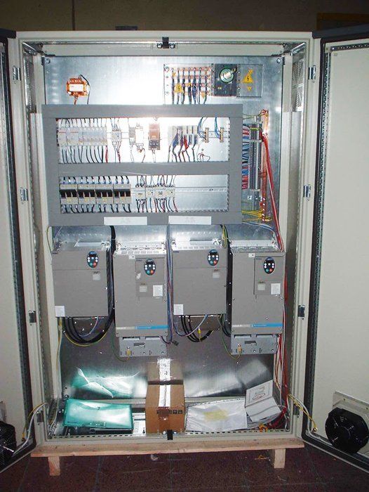 contatore elettrico di medie dimensioni