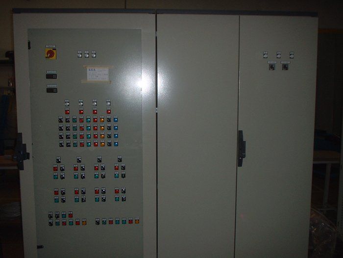 quadro elettrico di grandi dimensioni