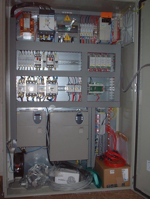 riparazione di quadro elettrico di medie dimensioni