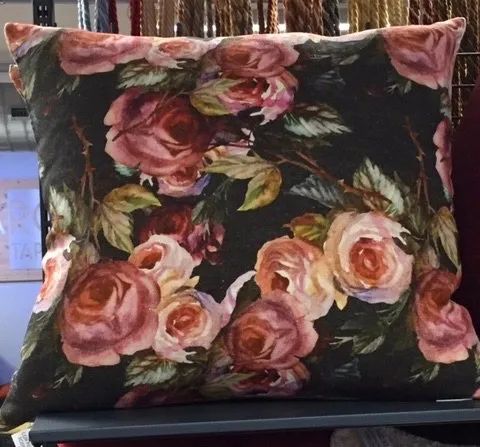 cuscini a Bologna con rose