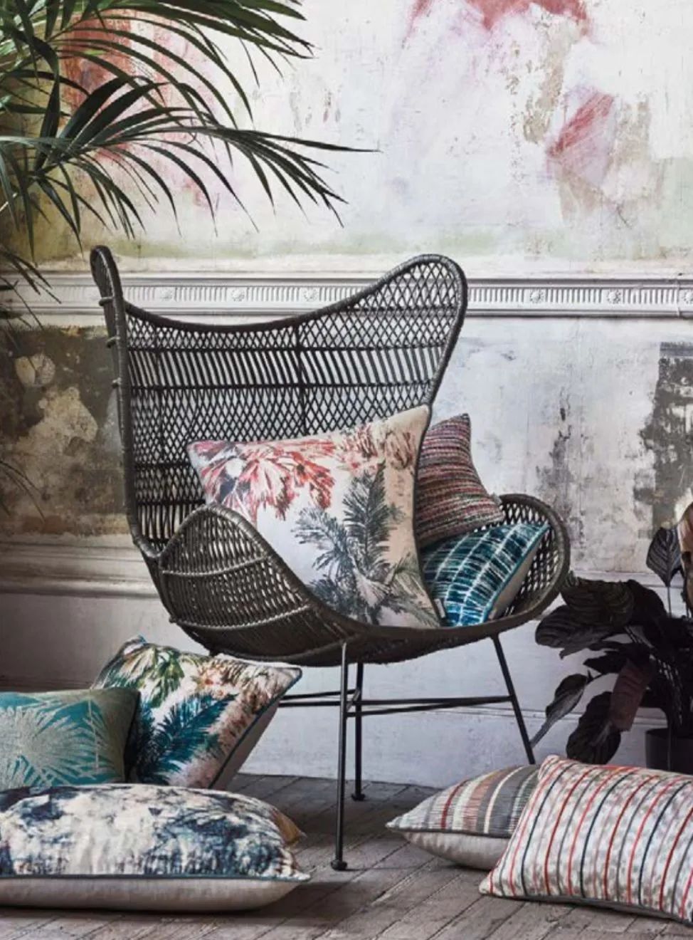 cuscini a Bologna su una poltrona