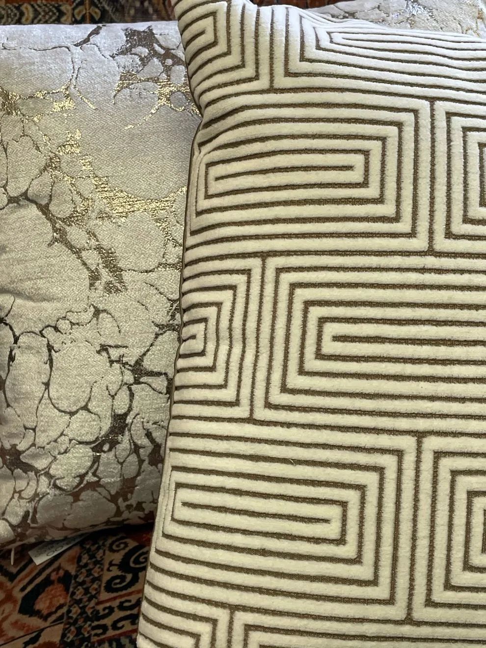 cuscini a Bologna marmorizzati e con fantasia geometrica