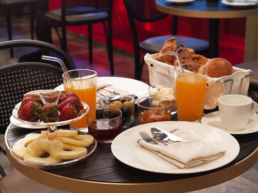 A table topped with plates of food and drinks.