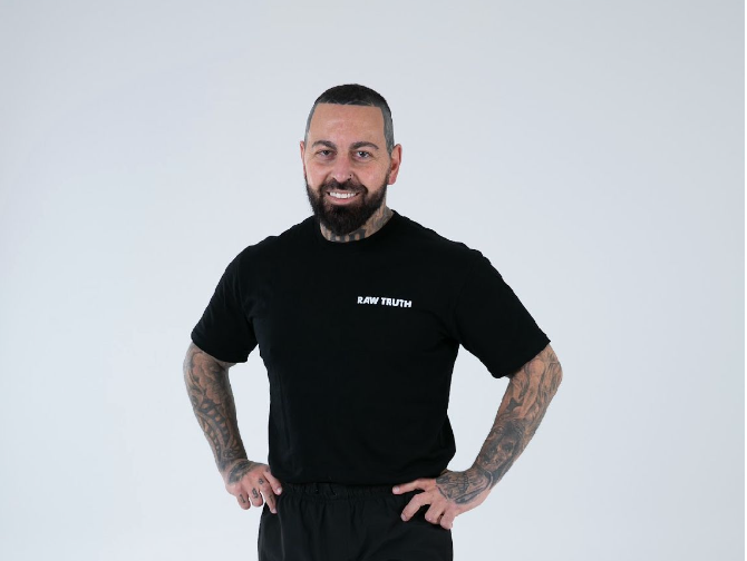 feeling frustrated after restarting a weight loss plan, reflecting the all-or-nothing weight loss cy