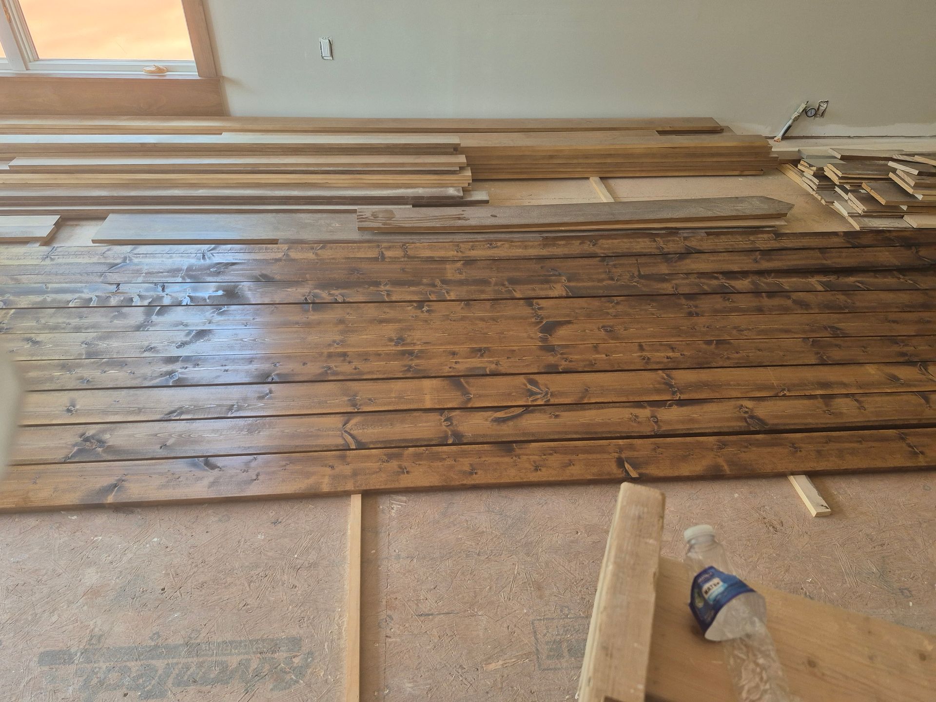 A room filled with wooden boards and a spray bottle.
