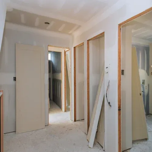 This room has been completely overhauled and have brand new drywall panels hung and finished ready for painting. The sheetrock has been sourced from only the best suppliers and the hanging of panels were done by a professional drywall contractor