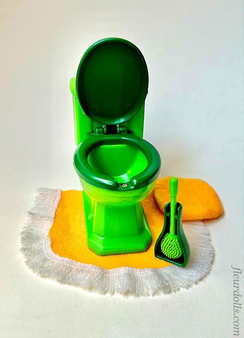 Fleur doll green toilet for fashion dolls.