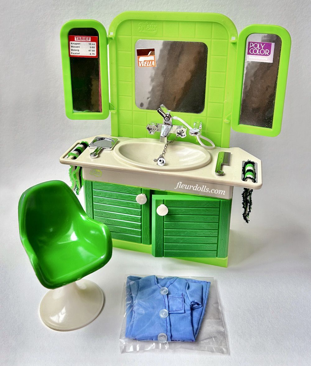 Hair saloon and bathroom sink for Fleur fashion doll made in the 80s by Otto Simon.