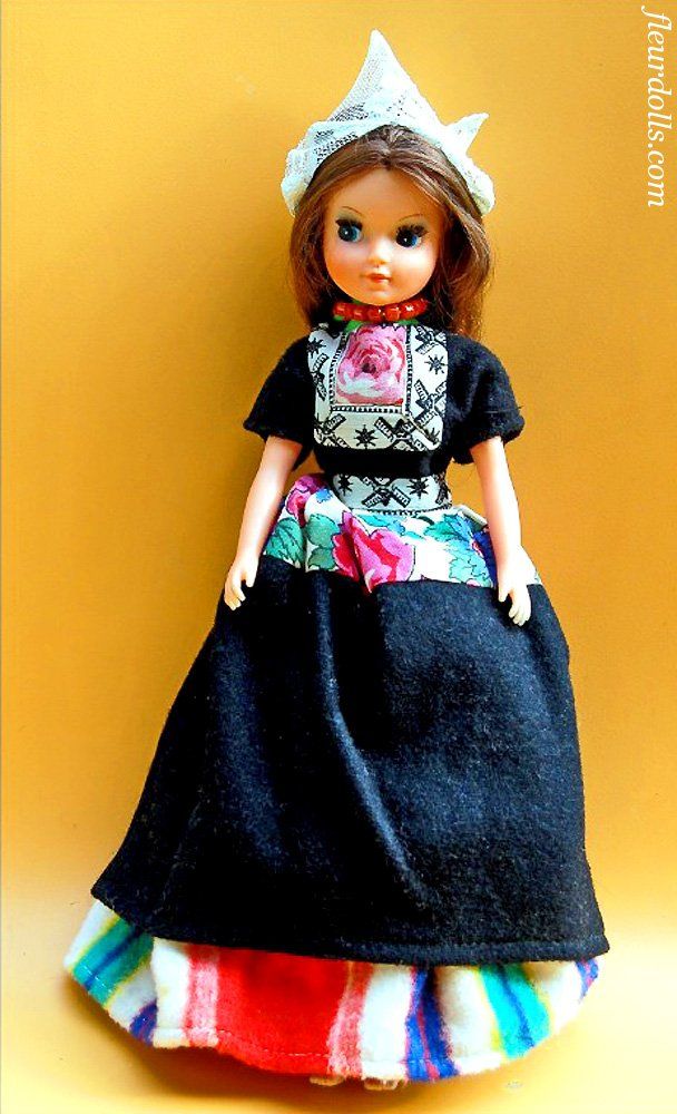 Volendam Fleur doll Dutch costume