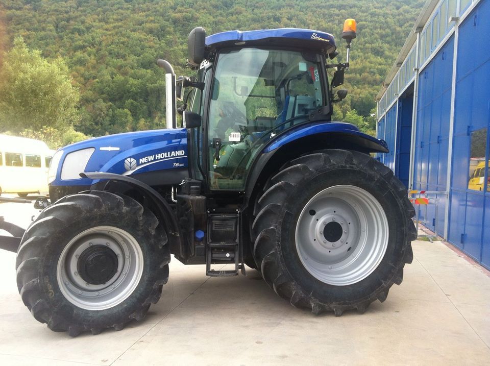 trattore presso officina meccanica