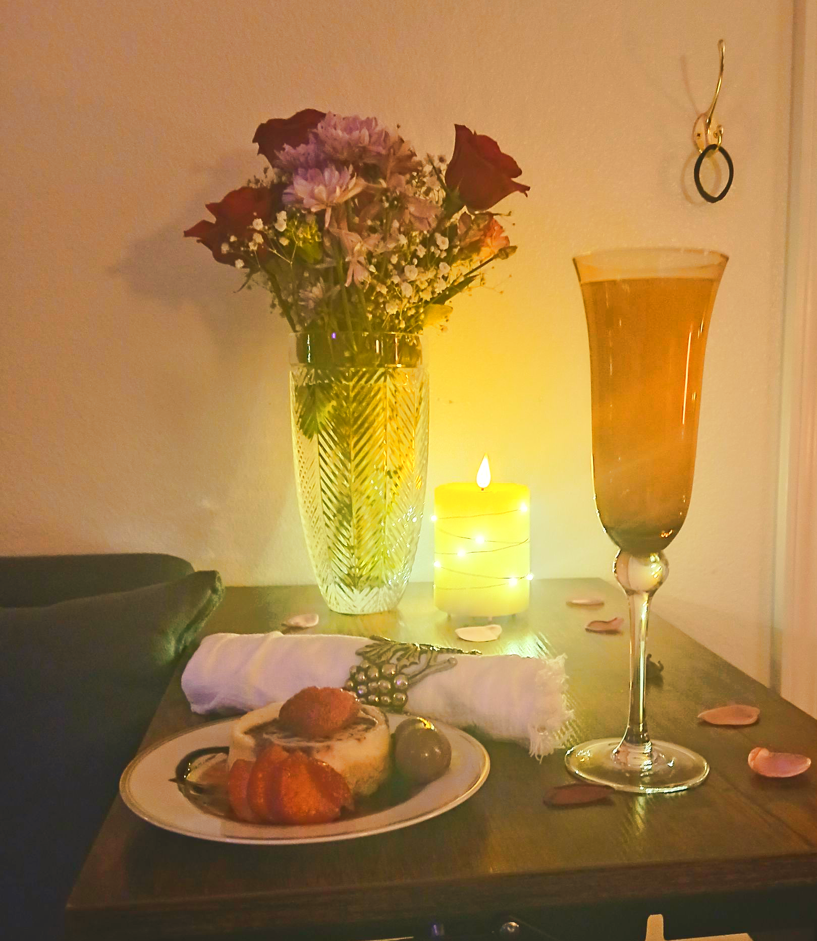 Couples Massage extras include take-home flowers, cheesecake, and mimosa at Lion's Paw Massage in Cody, Wy !