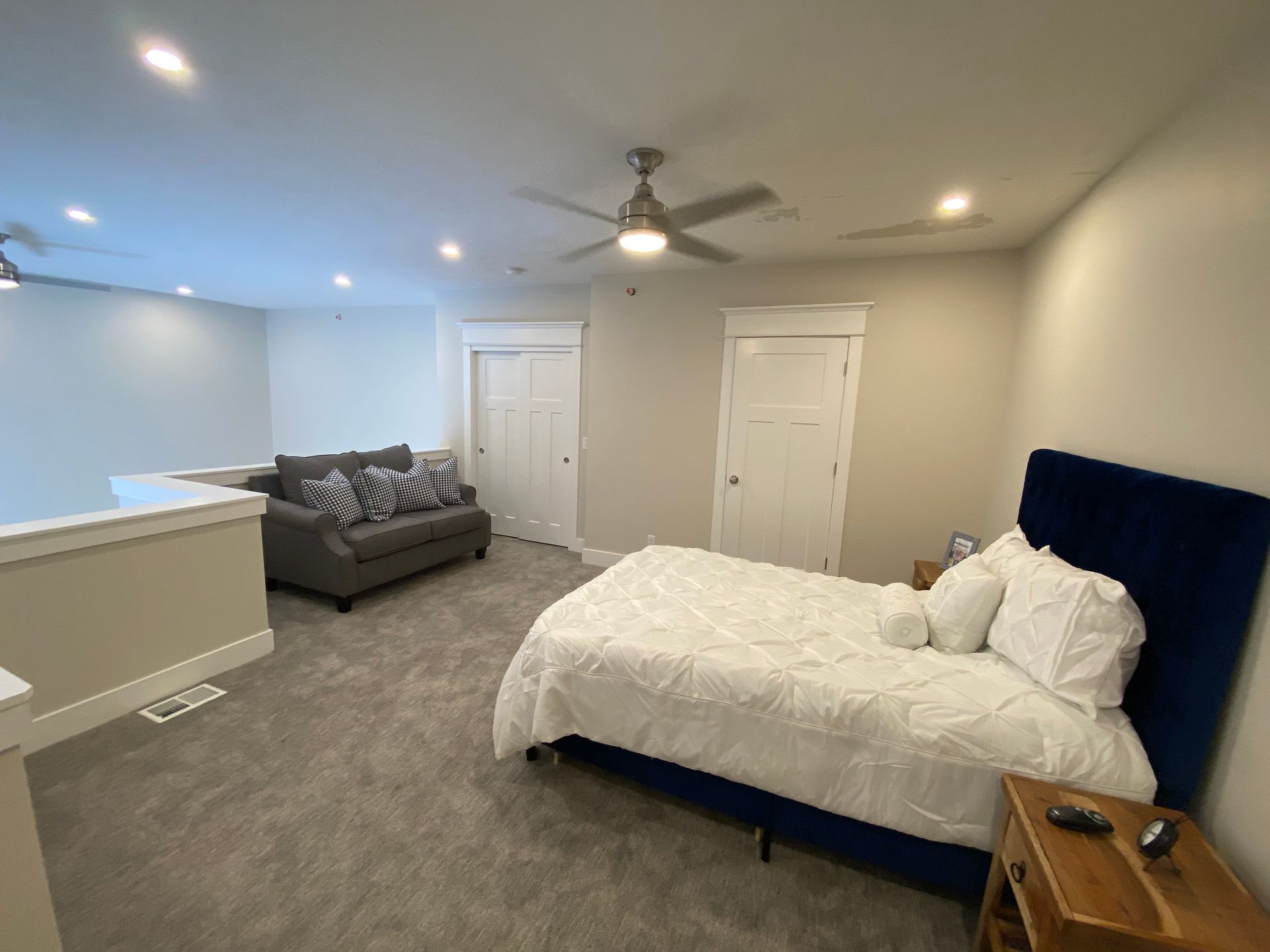 the hinge flats bedroom / flat