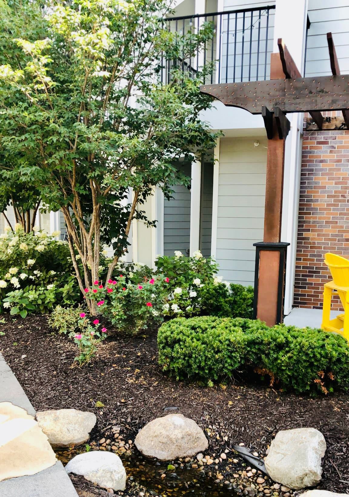 1010 on the lake walkway front