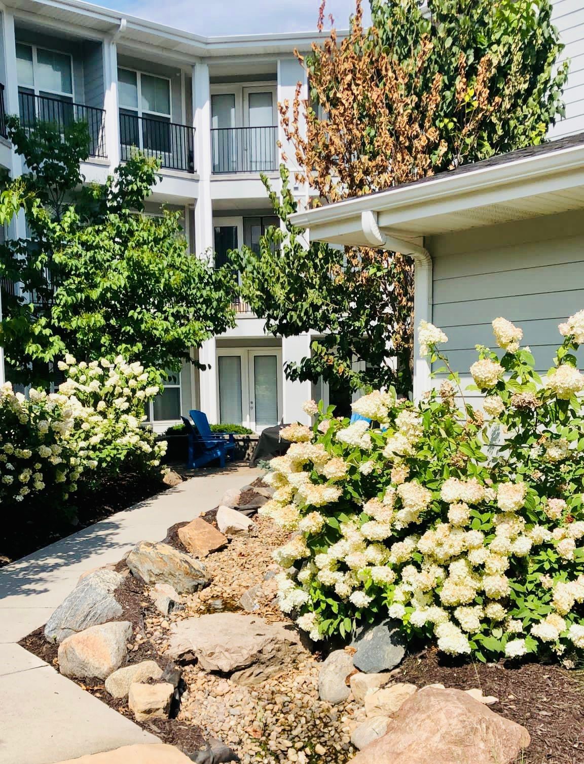 1010 on the lake walkway