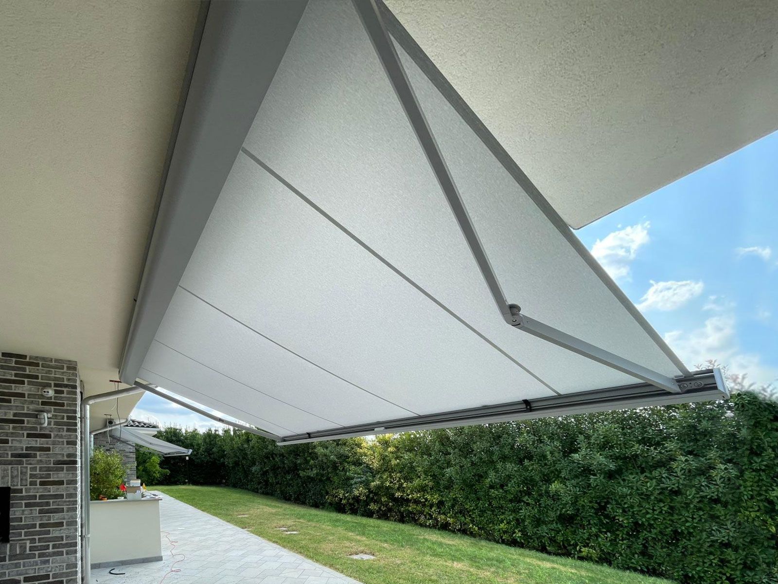 dettaglio tenda da sole a braccio marchio Gibus a Bologna