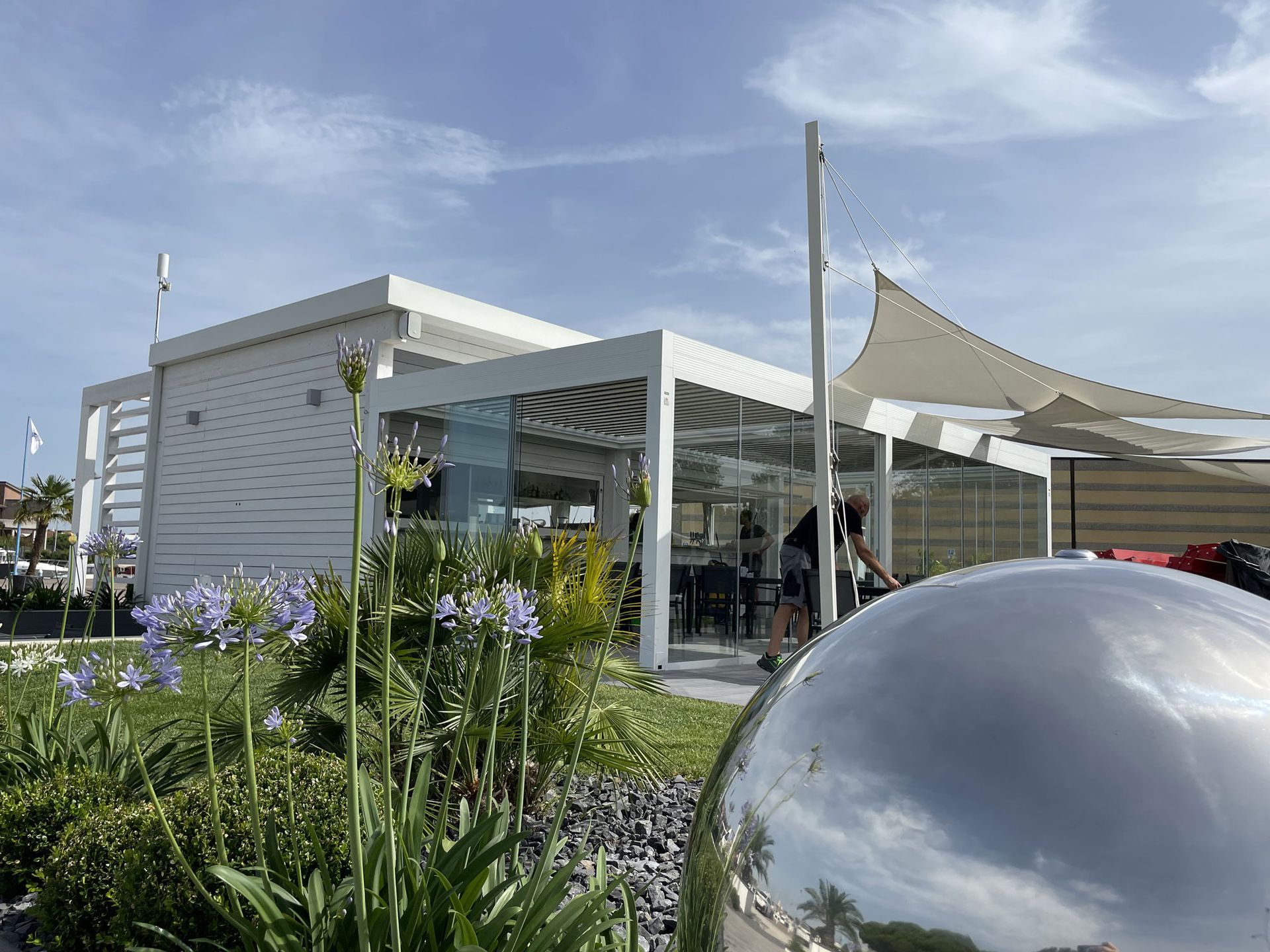 pergole installate in un locale commerciale