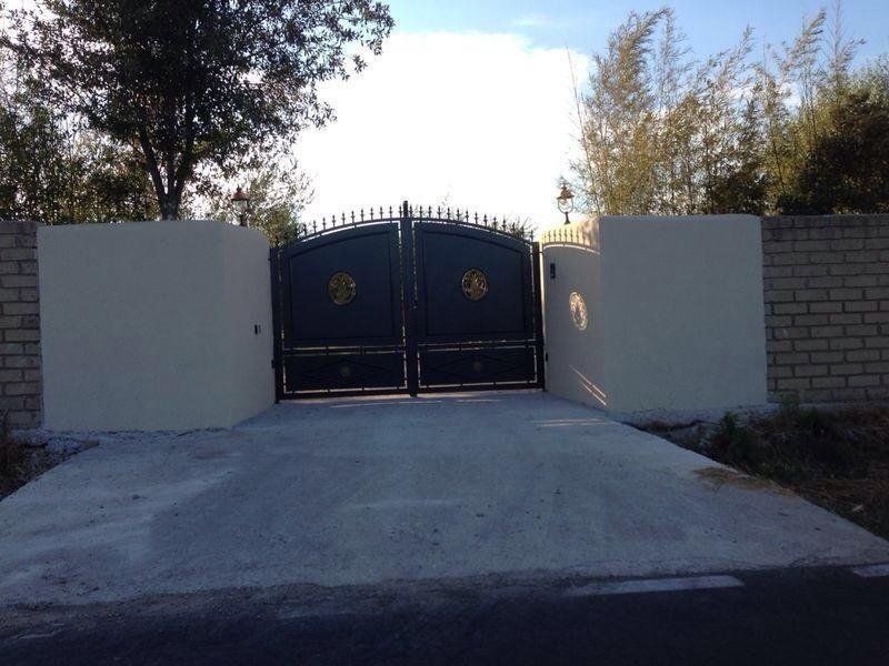 cancello d'ingressod i una villa