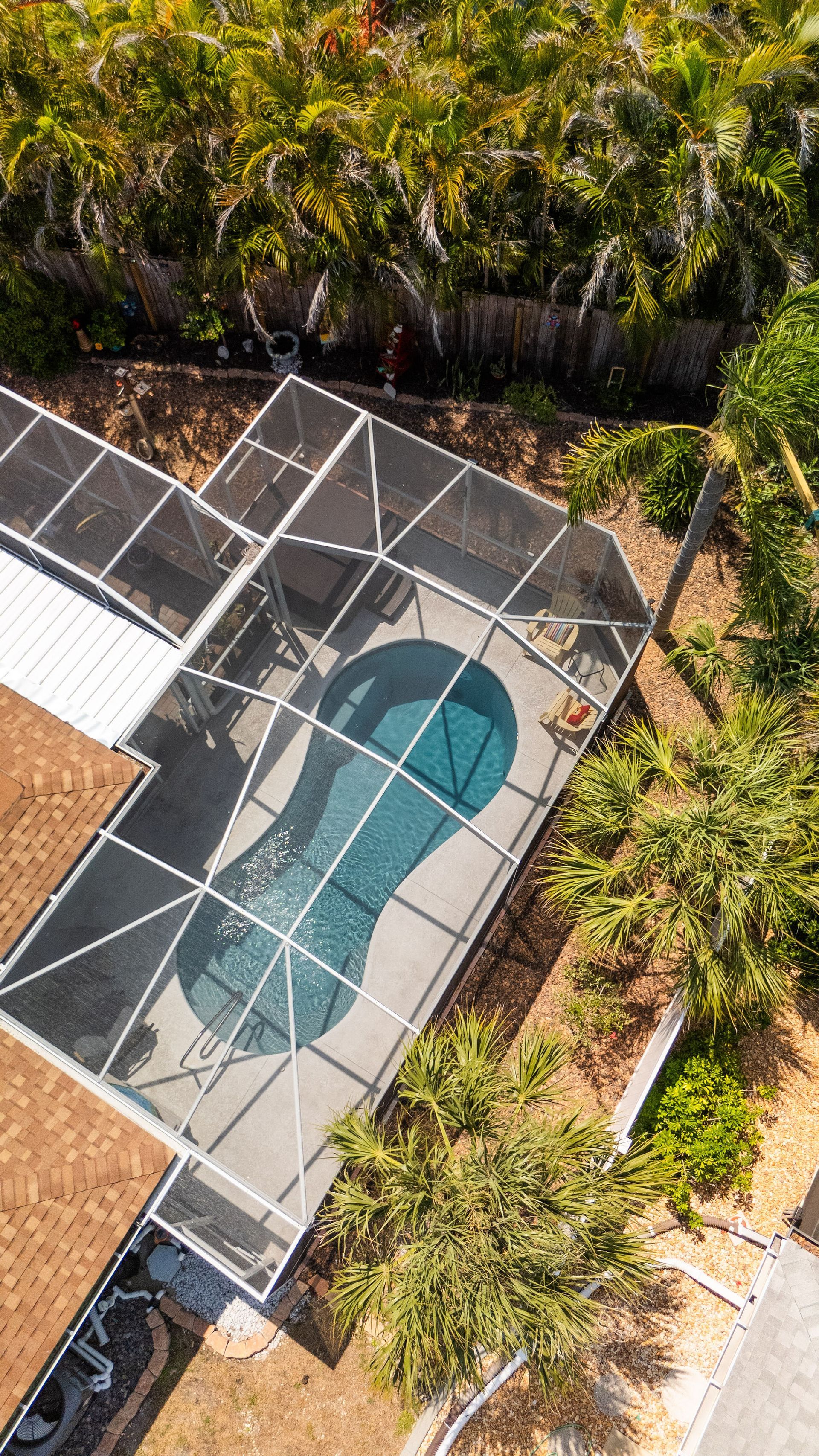 Pool Cages in Florida: Do They Reduce Maintenance and Protect Your Pool?
