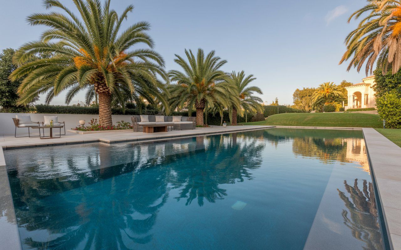 Revitalize your pool with Florida Stucco’s innovative and reliable finishes.