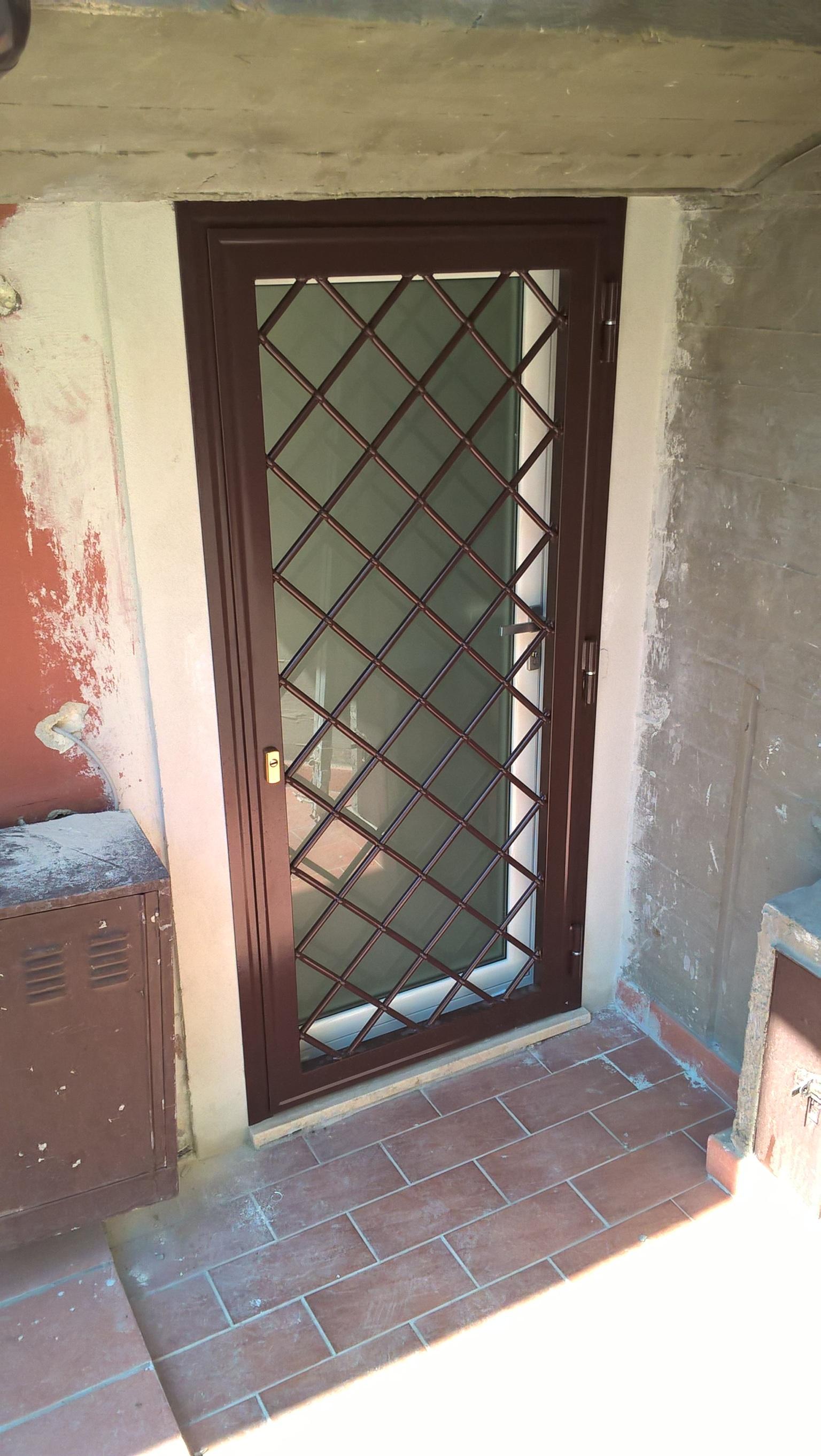 Grata in ferro porta