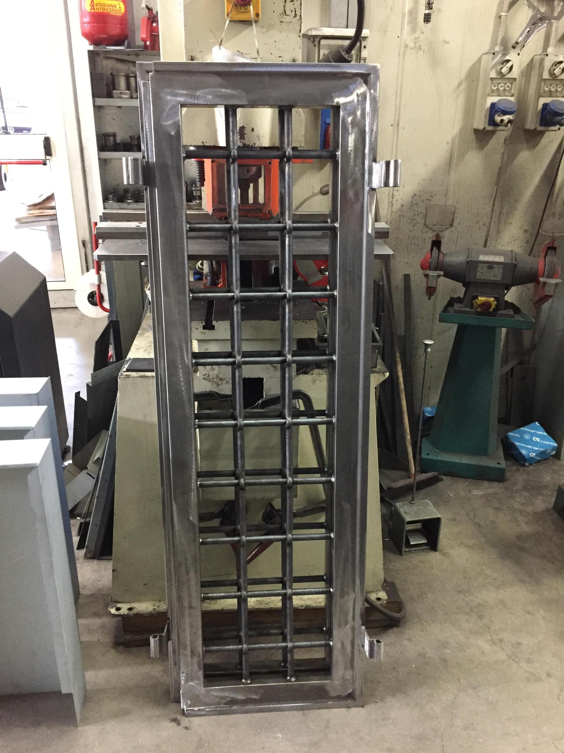 Grata in ferro grigia