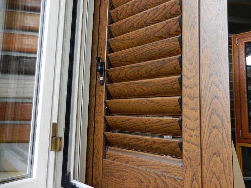 Dettaglio persiana in legno