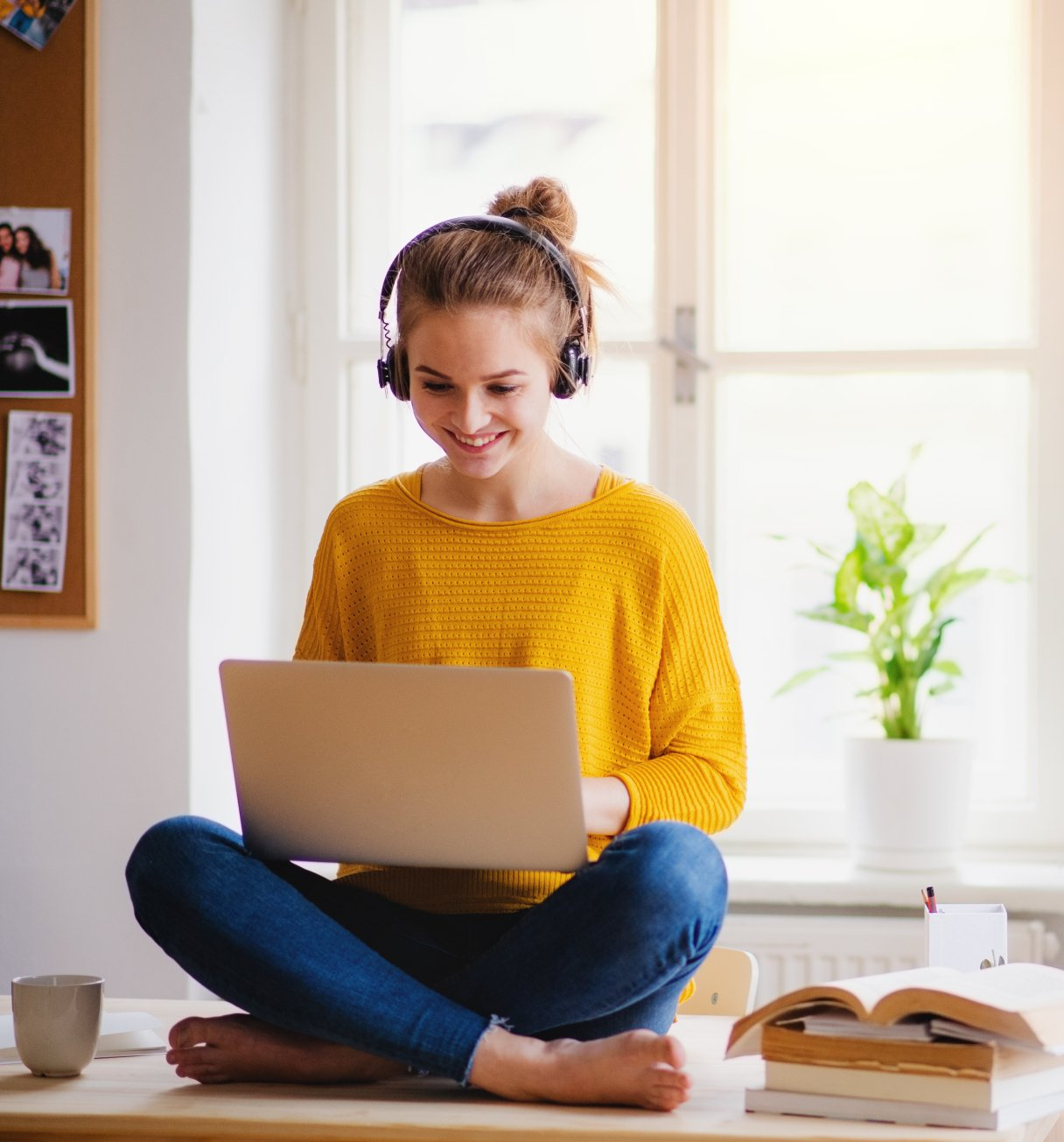 teen on laptop image