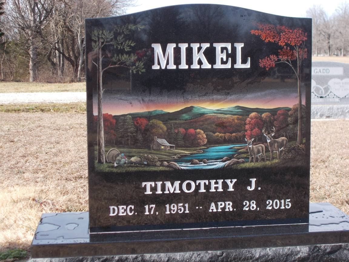 Black headstone with the name 
